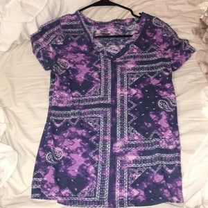 Very pretty t shirt size small in womens